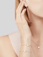 Van Cleef & Arpels Sweet Alhambra earstuds 18K yellow gold, Mother-of-pearl - Image 2