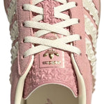 Pink sneaker with white laces on a light gray background - Image 4